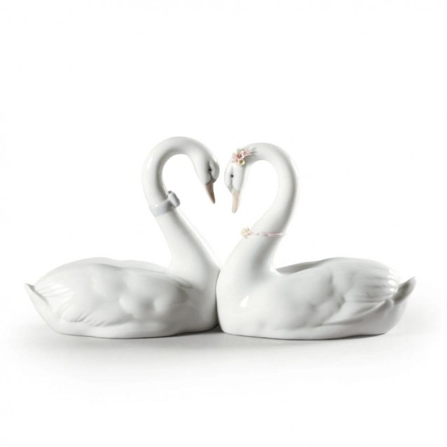 Sculptura din portelan, Endless Love Swans Flowers by José Puche - LLADRO