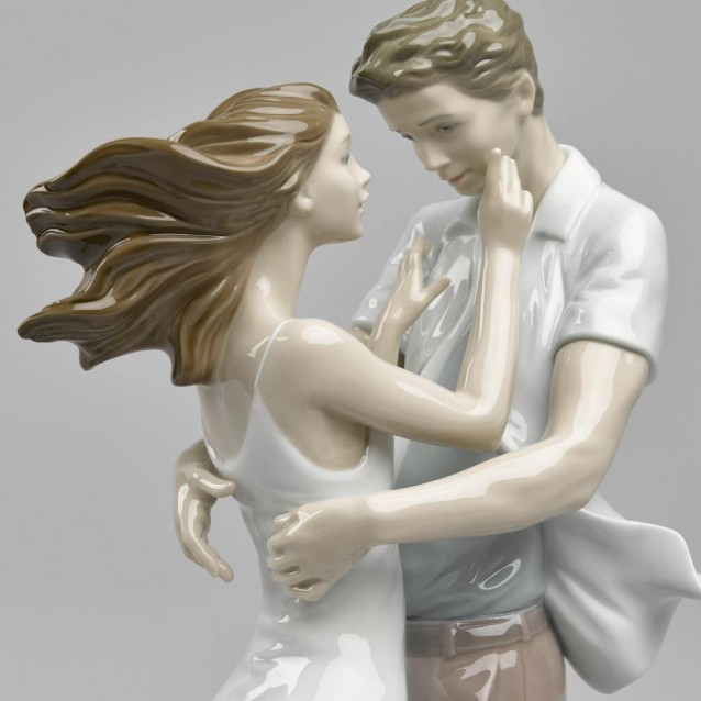 Statueta din portelan The Thrill of Love Couple by Juan Ignacio Aliena - LLADRO