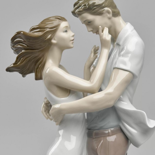 Statueta din portelan The Thrill of Love Couple by Juan Ignacio Aliena - LLADRO