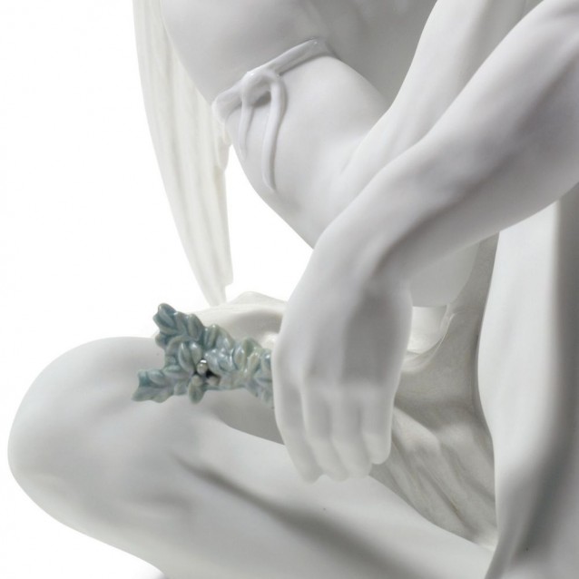 Sculptura din portelan, Protective Angel by Ernest Massuet - LLADRO
