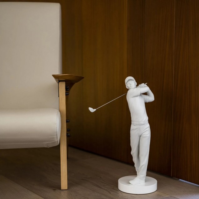 Sculptura din portelan, Golf Champion Man by José Javier Malavia - LLADRO
