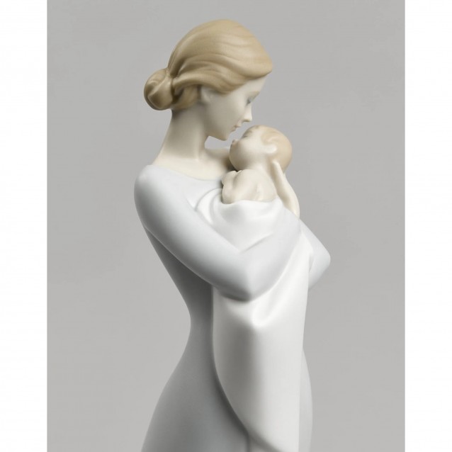 Sculptura A Mother's Embrace by Alfredo Llorens - LLADRO